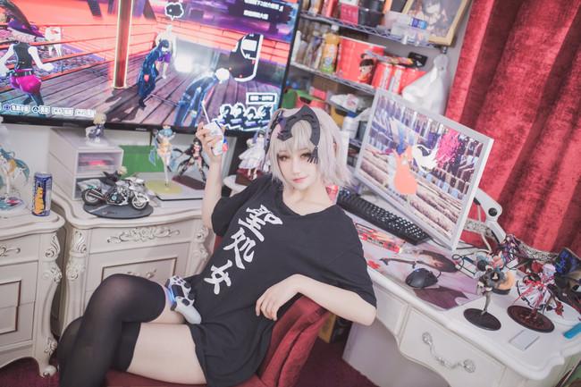 fate:日常系黑贞德cos,睡颜满分,但小姐姐的房间才是