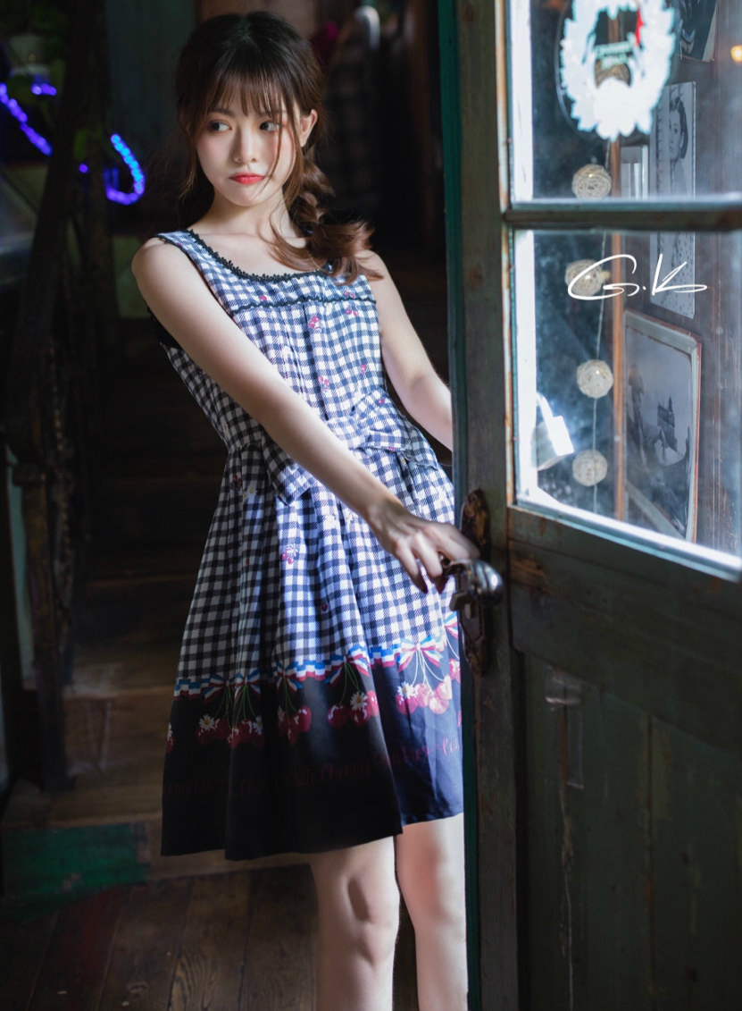 艺术摄影:小小姑娘,给人一种邻家女孩的亲密感觉!