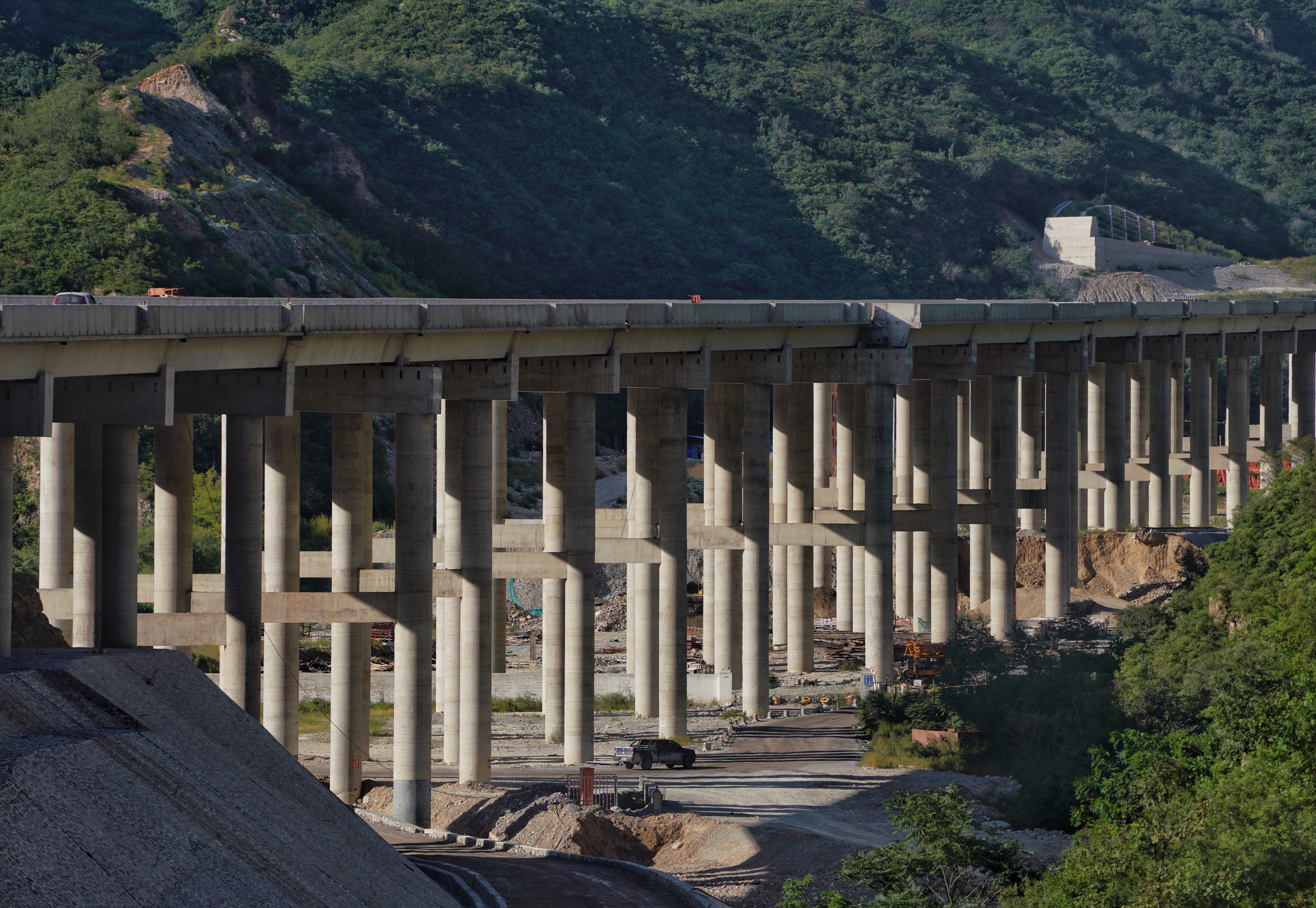 北京兴延高速公路主体工程完工(2)