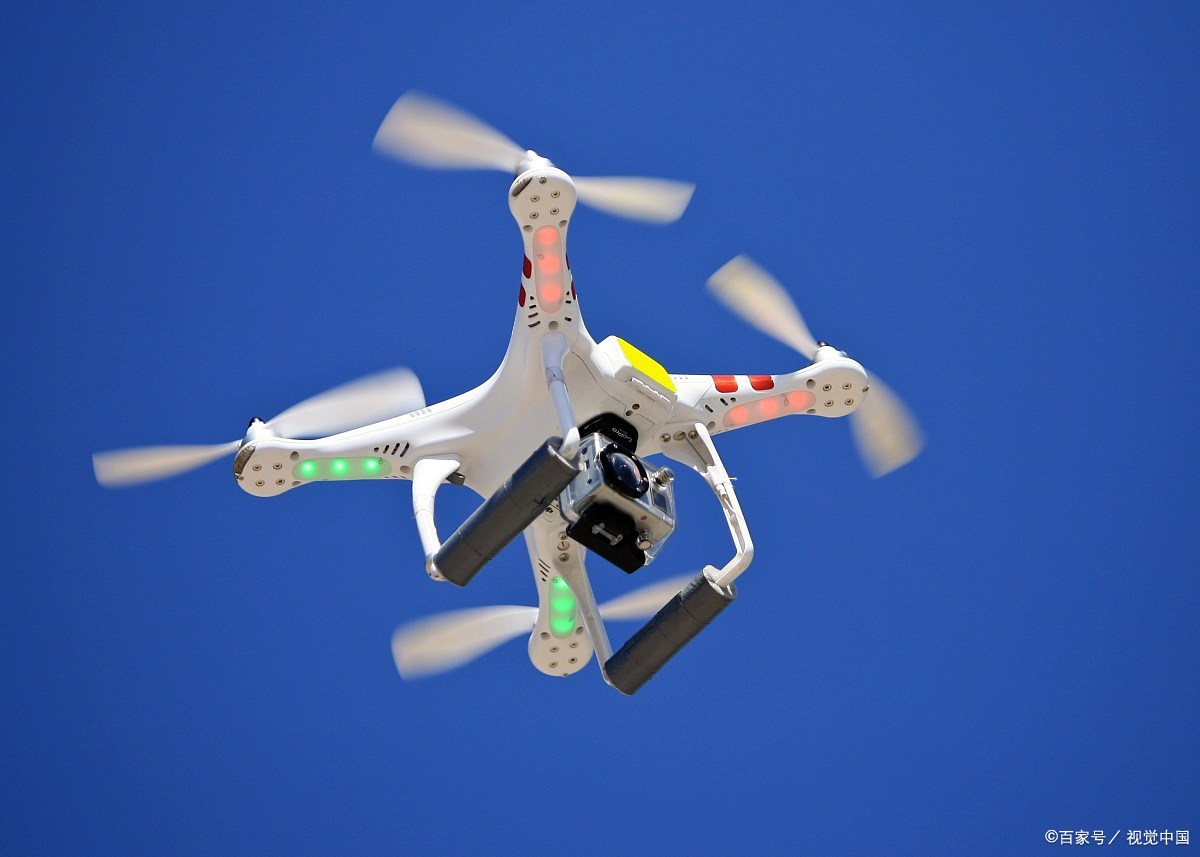 而如今,穿越机航拍技术更是让人们看到了雪后张家界的另一种美,仿佛