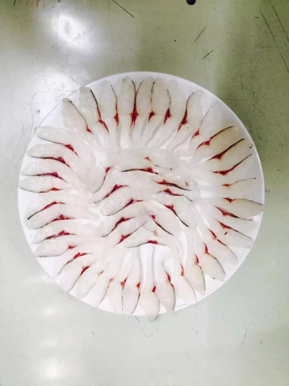 实拍广西横县特色美食"横县鱼生",没想到生鱼片还可以做成这样