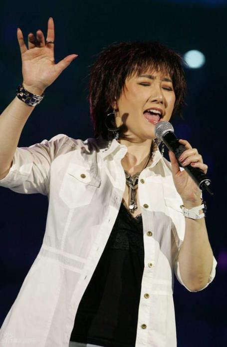 成方圆现状,因不爱做家务与王刚离婚,如今年近六十孤身一人