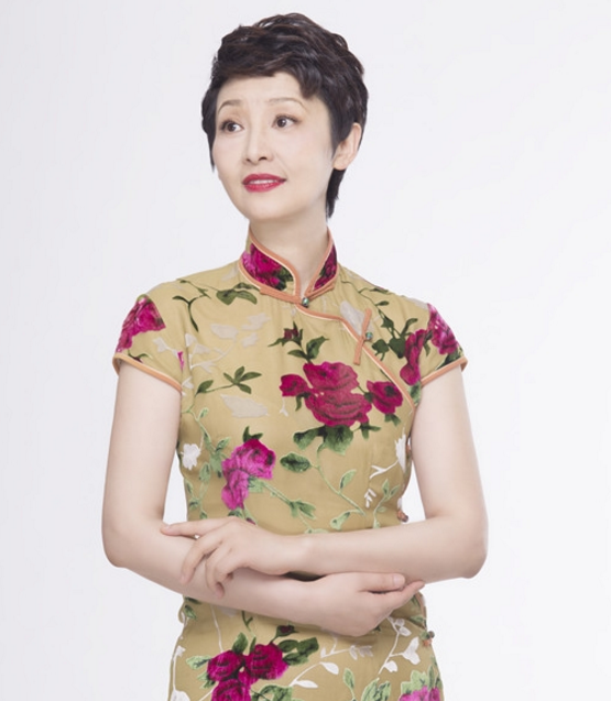 50岁徐帆身着旗袍惊艳了时光,优雅地老去,自然地美!