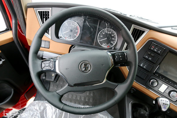 搭载玉柴560马力发动机,满足国6排放,陕汽轩德x3l改头换面