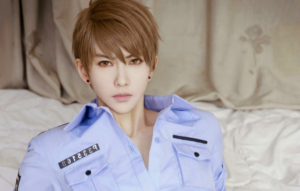 熊祁cos的白起真的可以说是非常的经典,完全就像是漫画里走出来一样.