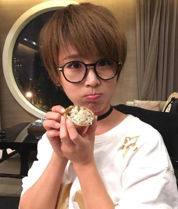 带你看看吴京住的豪宅,一家人生活超幸福,装修简单也大气