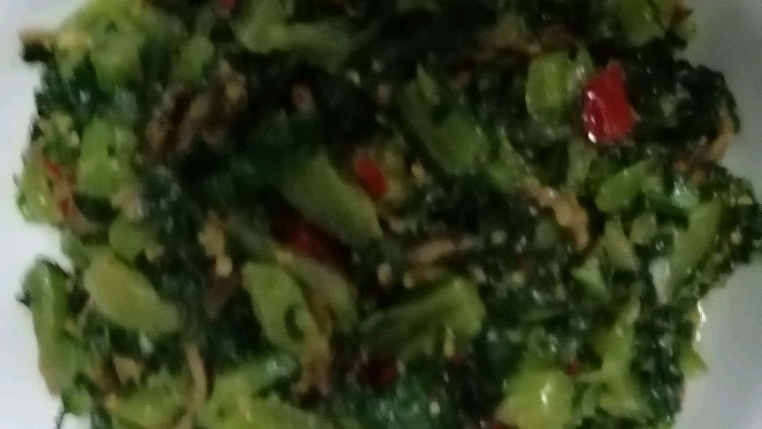 芋头丝炒牛皮菜,有绝窍,牛皮菜入盐入味