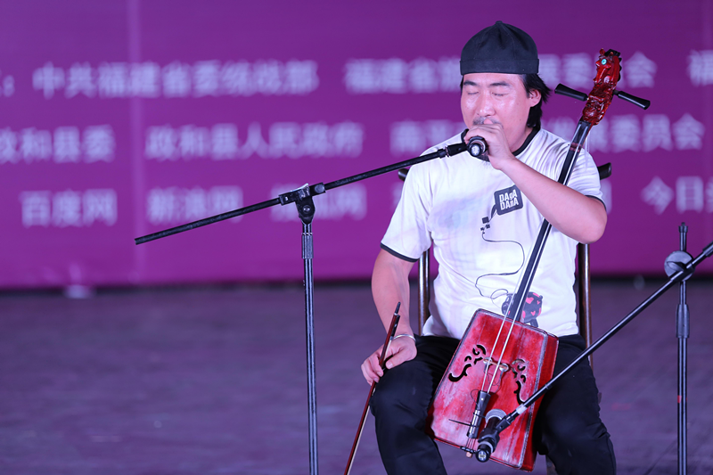 哈斯巴根亮相中华紫薇文化旅游节开幕式 演绎草原天籁