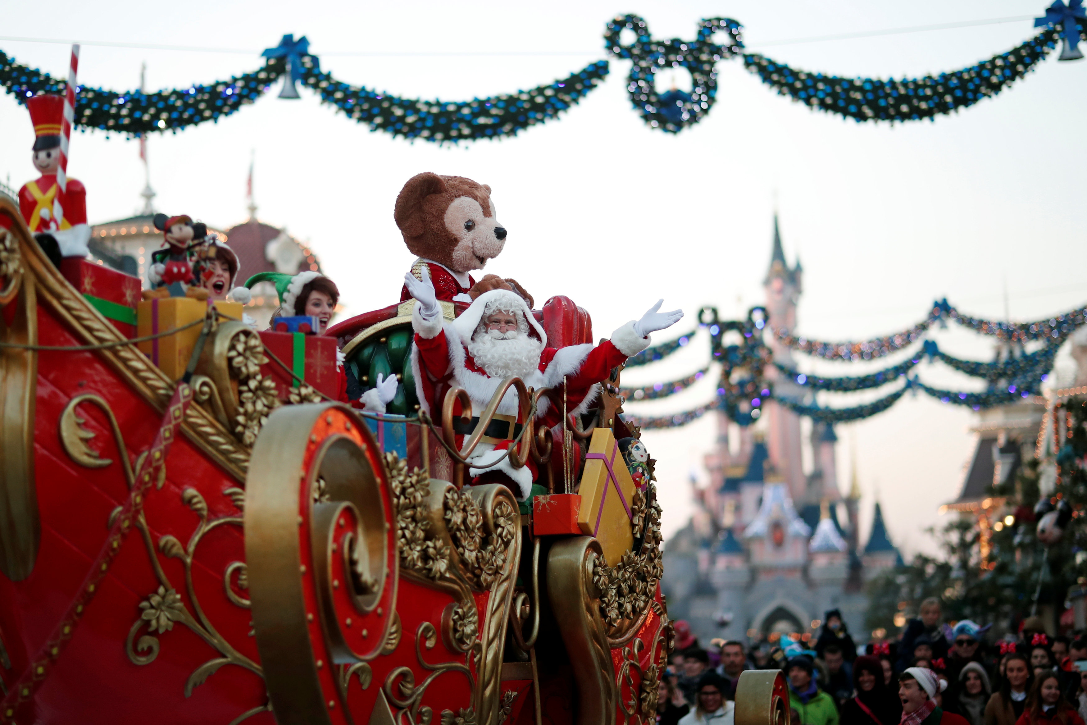 迎圣诞花车游行