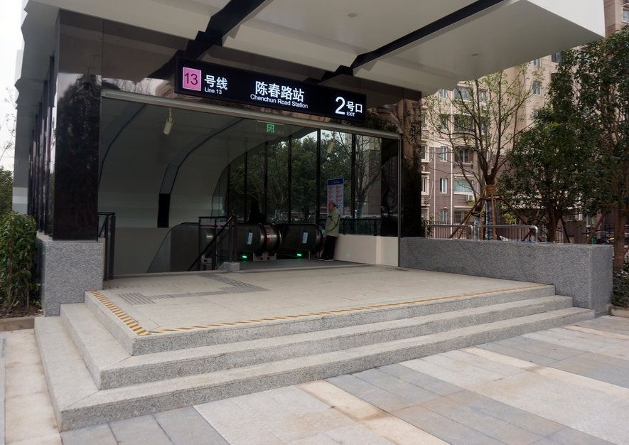 评上海地铁13号线陈春路站:在沪南公路上,与18号线的关系不理想