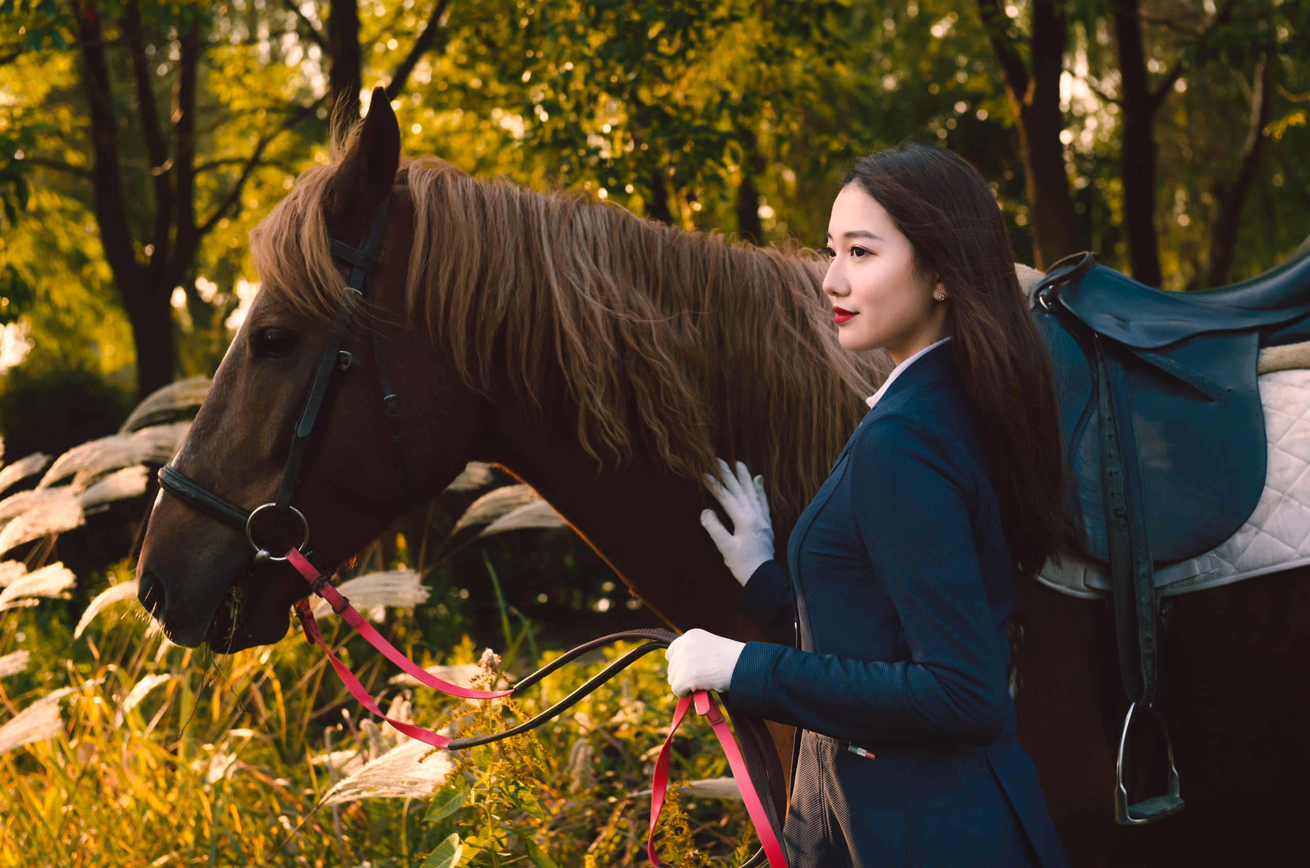 人像摄影 身穿马术装风格,小姐姐看上去又帅又性感