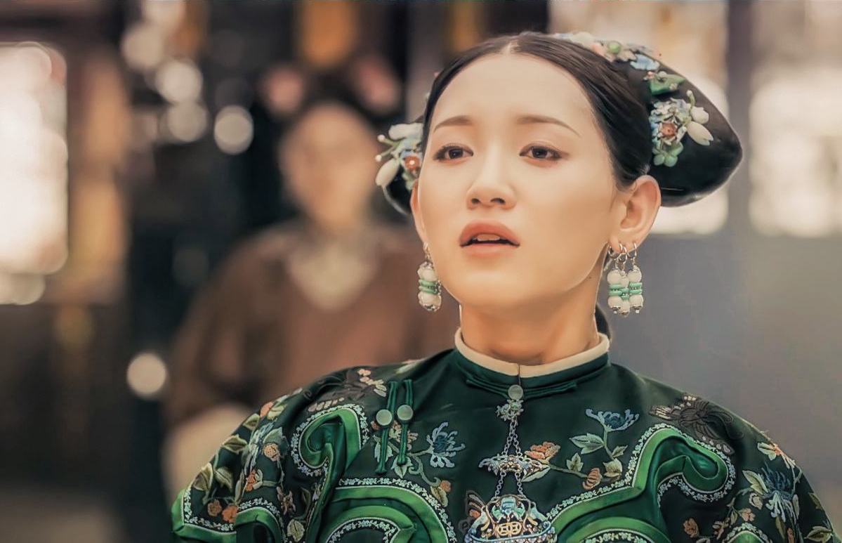 但是皇上是醉酒状态,而李玉根本一直就在屋外,只有尔晴知道当晚发生了