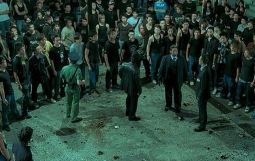 李成克出生在北韩,战斗力与大梵地中海同级之后加入毒蛇帮,成为毒蛇七