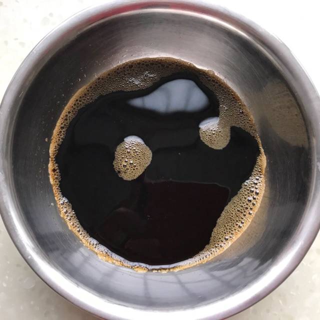 第2步,除葱,姜,蒜外所有材料混合均匀成豉油汁.