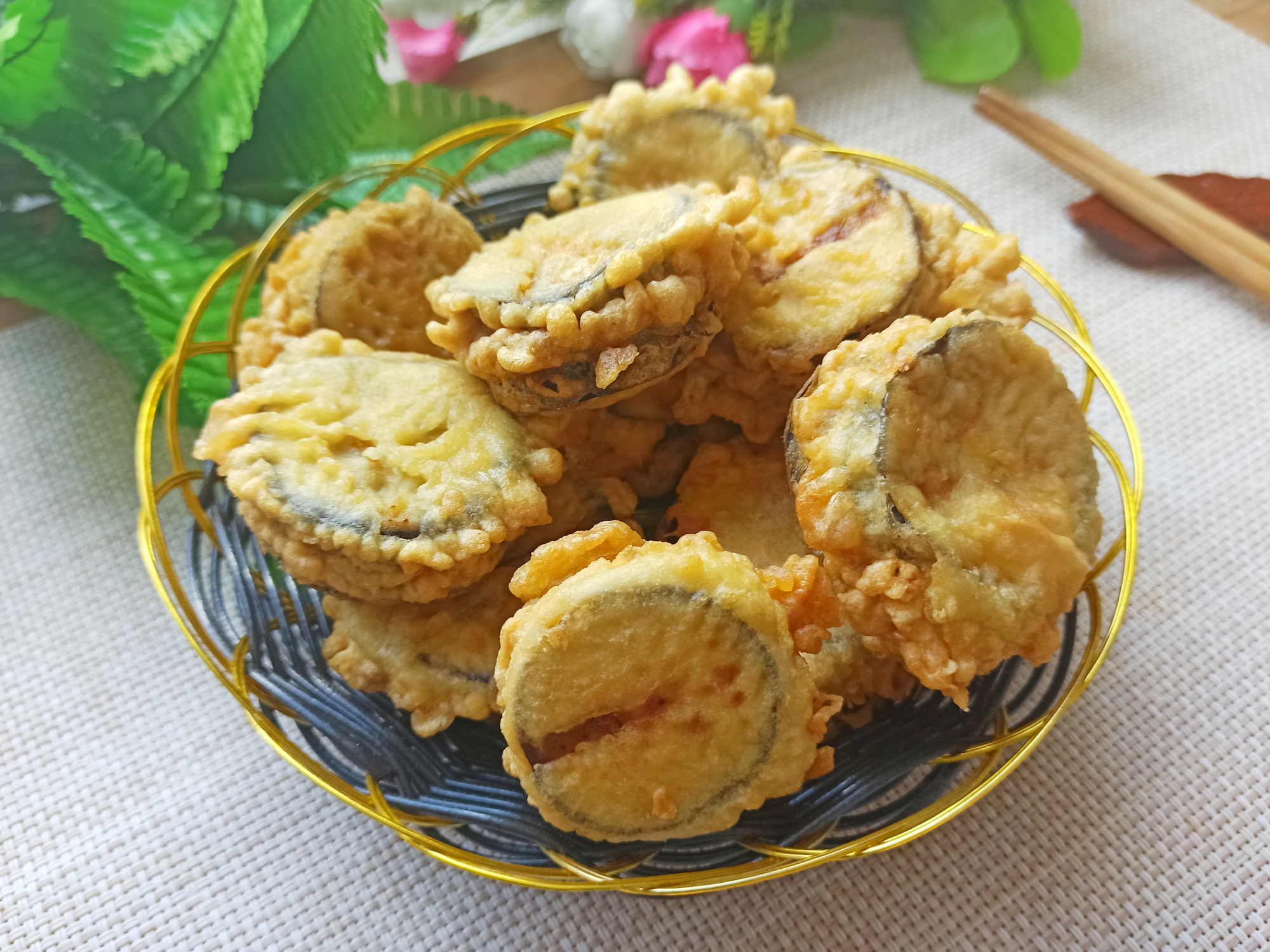 饭店的炸茄盒为啥好吃?记住2个小技巧,茄盒外焦里嫩,还不油腻