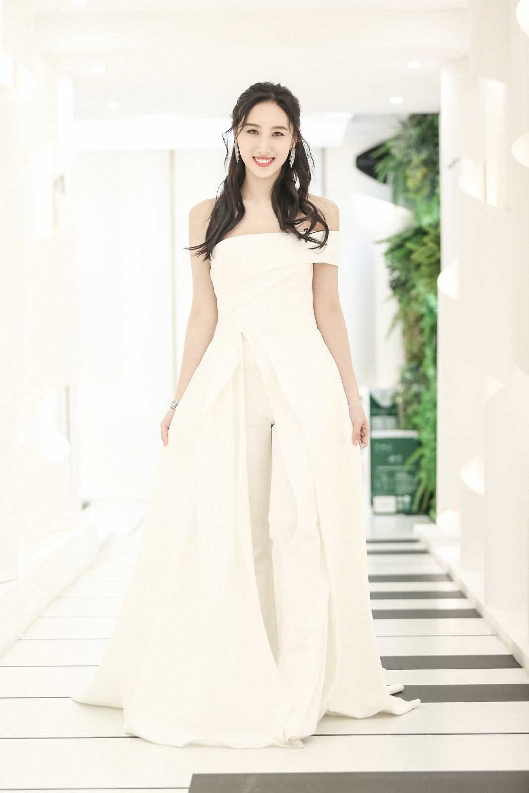 许靖韵《歌手》首唱粤语歌《献世》港乐情怀引共鸣