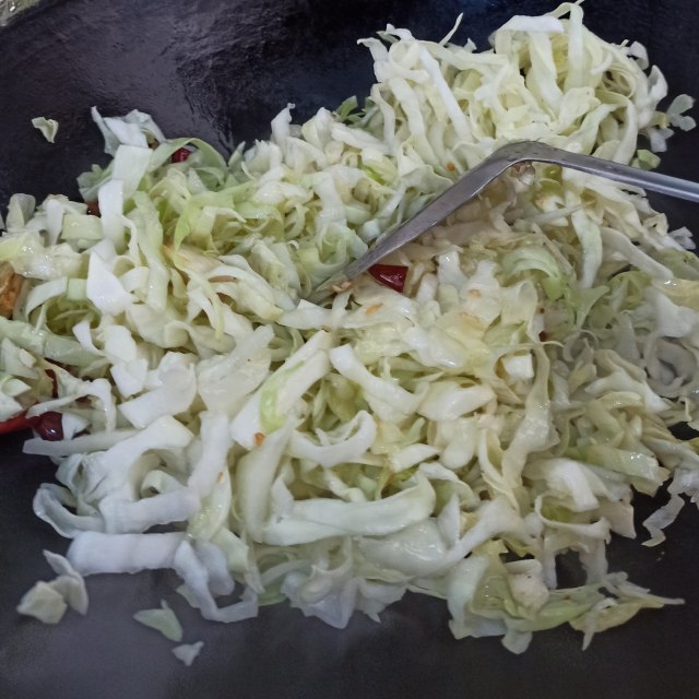 酸辣包菜丝,酸辣开胃,鲜爽营养