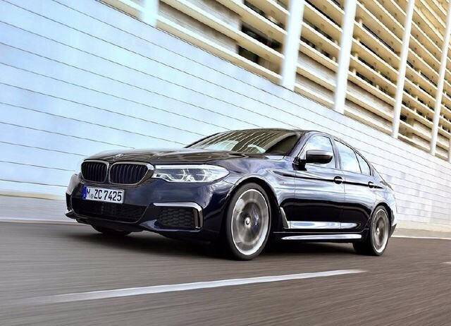 拥有着睁眼看世界的汽车品牌,宝马系列,最前端的汽车!