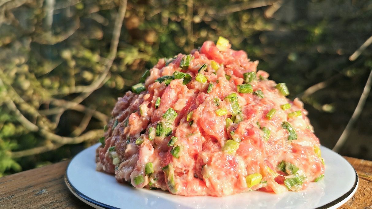 肉馅怎么调才好吃?教你2个小诀窍,保证做出来的包子饺子鲜嫩多汁