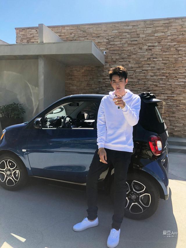 180429 惊喜即将来袭 smart全球代言人吴亦凡带来的礼物会是?