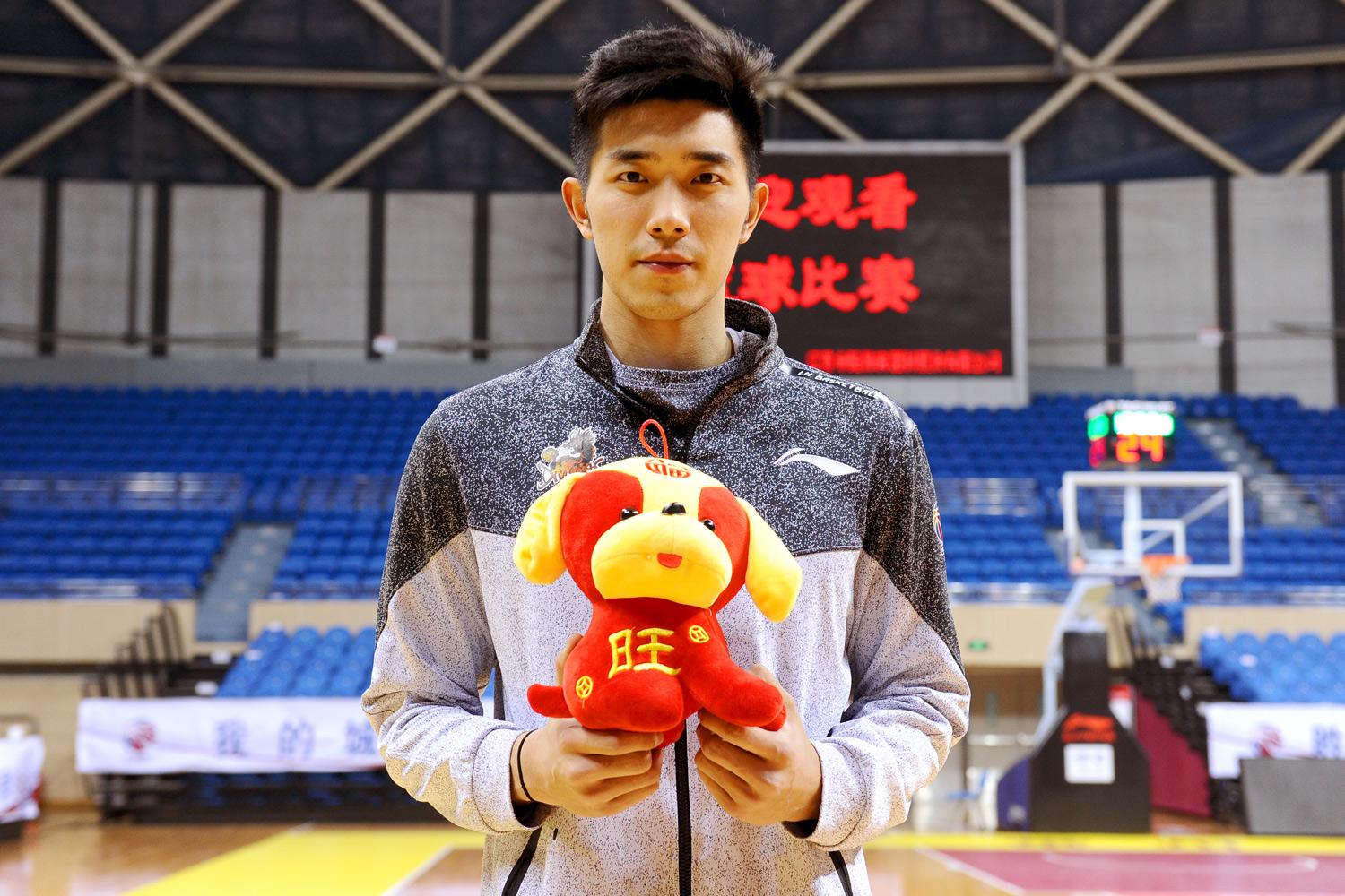 吃货上线:张常宁未婚夫连吃11碗鲍鱼捞饭,次日酒店连忙更换标准