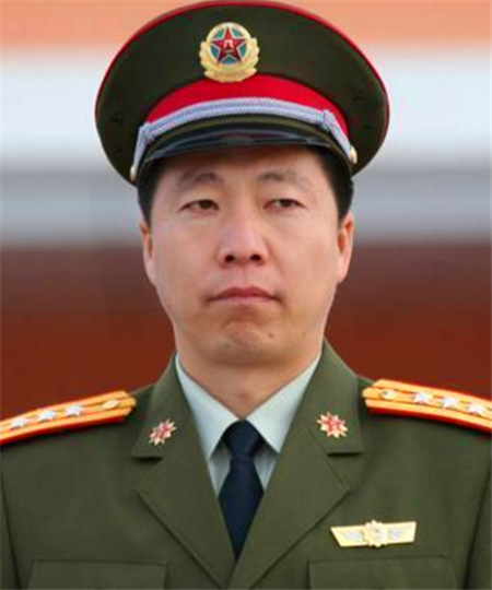 航天英雄杨利伟:少将军衔享副军级待遇,如今过得怎样?