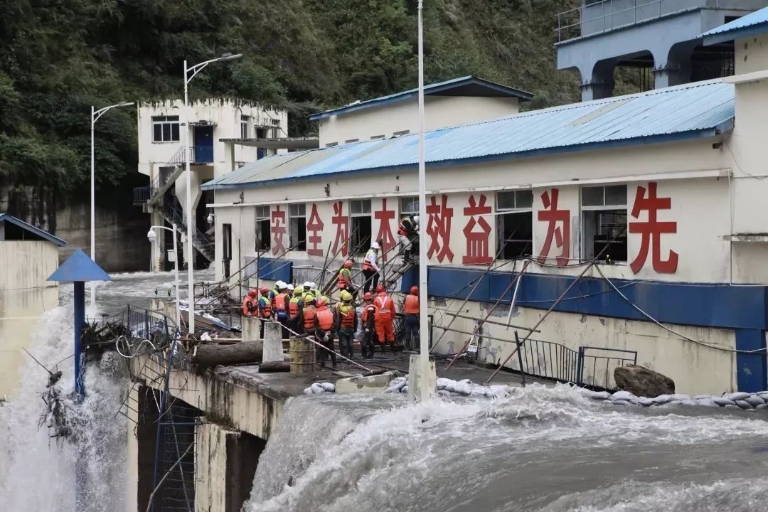 叶建春率组赴龙潭水电站指导除险工作,要求确保人民群众生命安全
