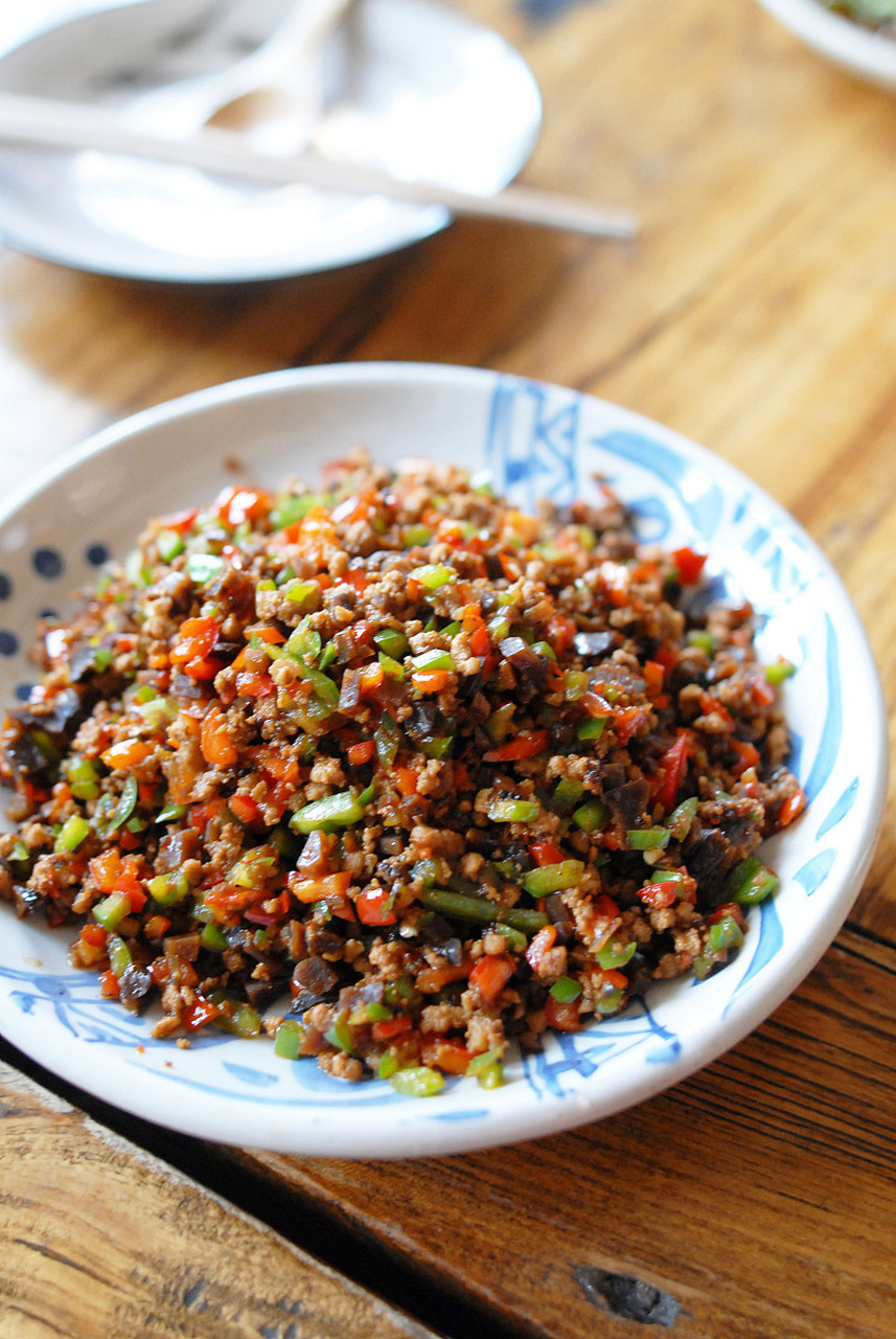 黑三剁是云南特色名菜之一,具有浓郁的云南地方风味,也算是家常菜肴