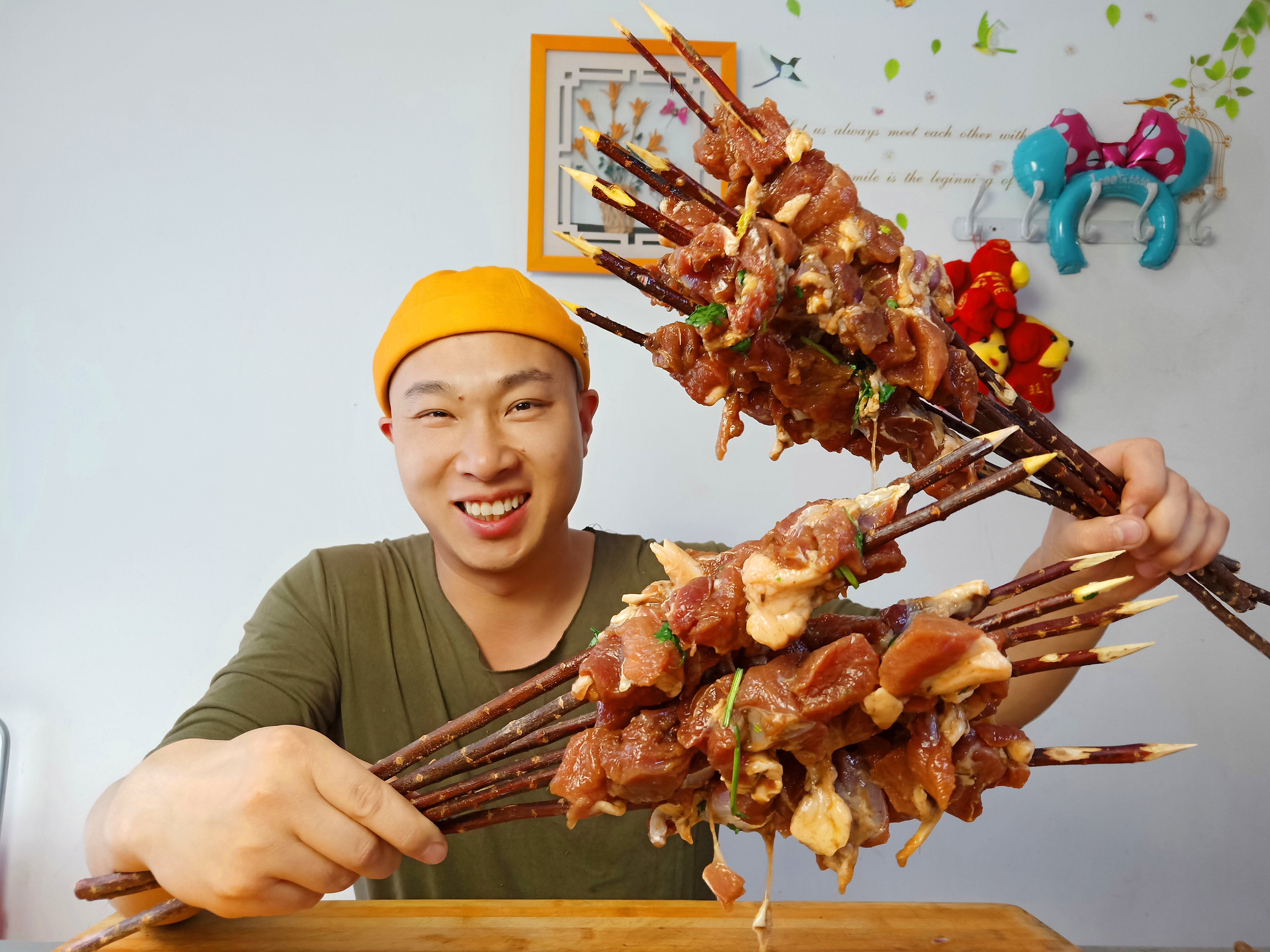 3斤多羊肉红柳签穿15串,羊肉40一斤,大口吃肉,一串顶3串,过瘾
