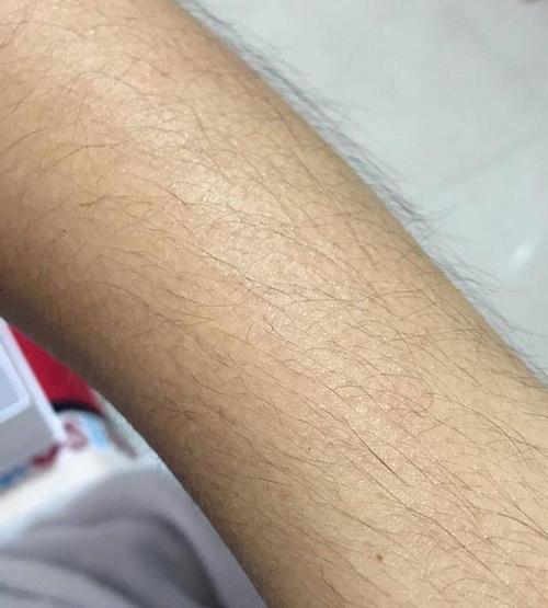 身体乳长腿毛原因（身体乳会不会长腿毛）