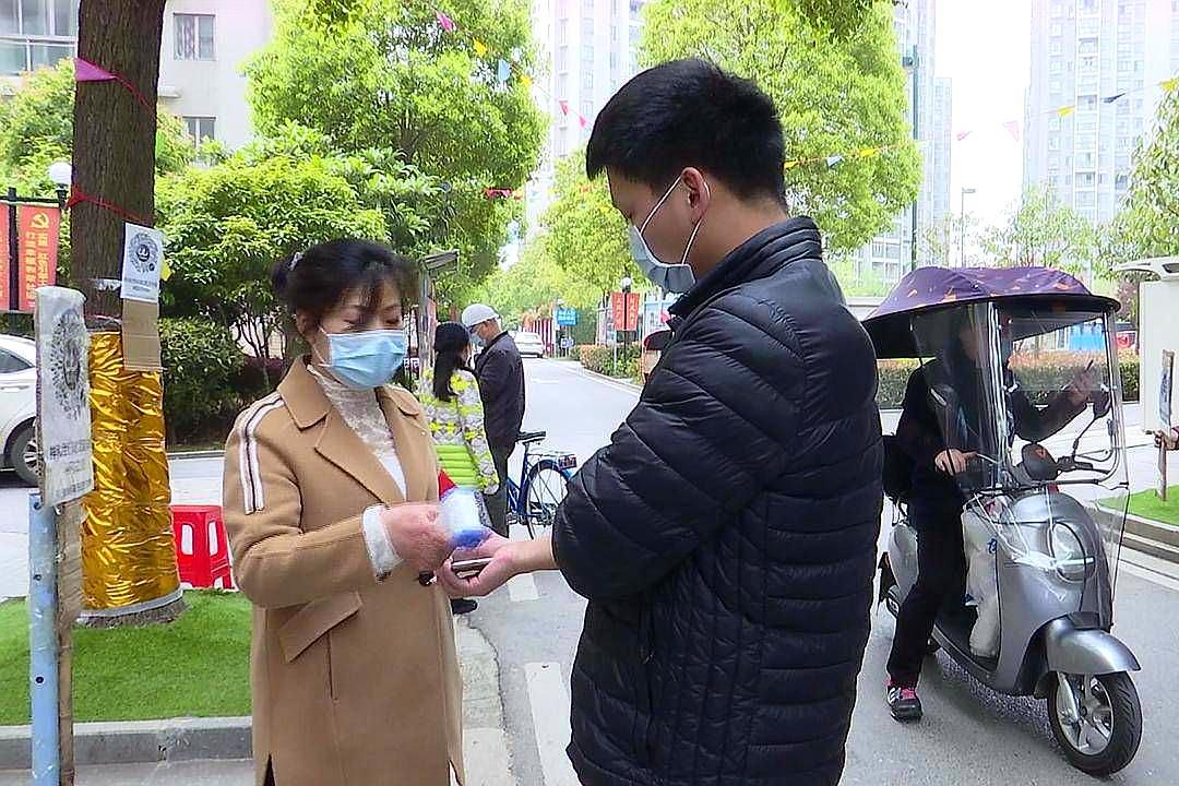 阶段性向好,武汉市祥燕社区,继续严格实施小区封控管理