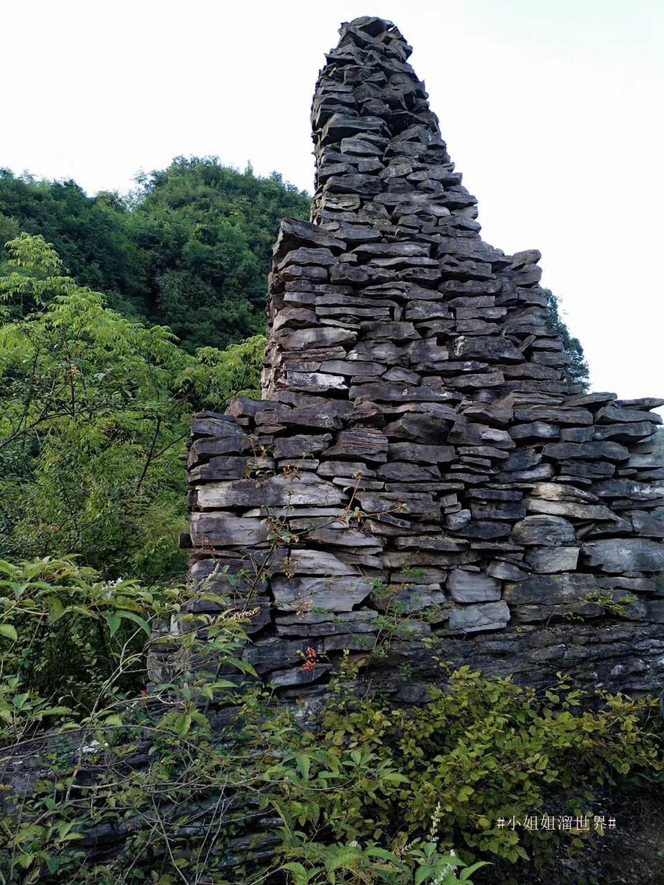 苗家人好客热情也尚武勇敢,乾嘉苗民起义防御工事的天星山遗址,一栋栋