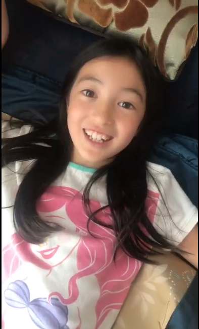 夏克立女儿迷上玩手机app,开心搞怪停不下来,爸爸看了要崩溃