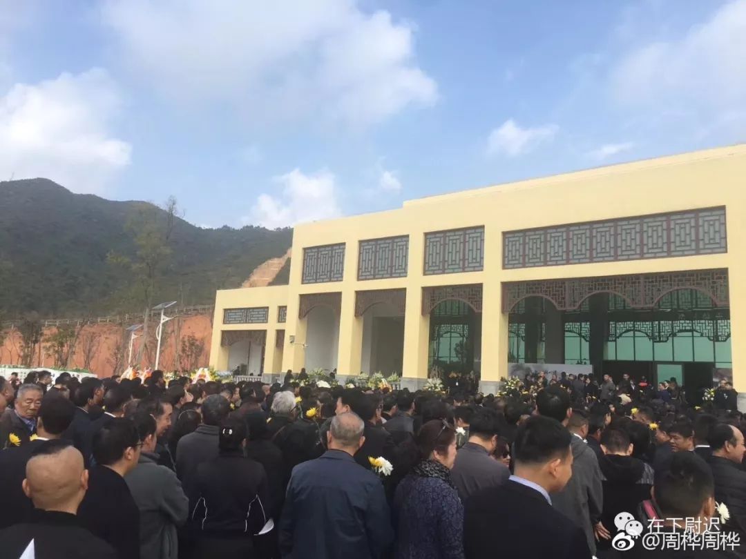 褚时健追悼会现场:争议声中说再见,上千人送别(图)附悼词全文
