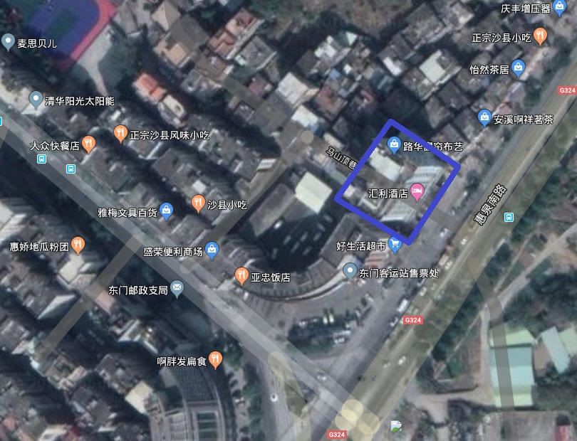 惠兴街与建设路交叉口东南角的大鹏酒店,以及823东街与324国道交叉口