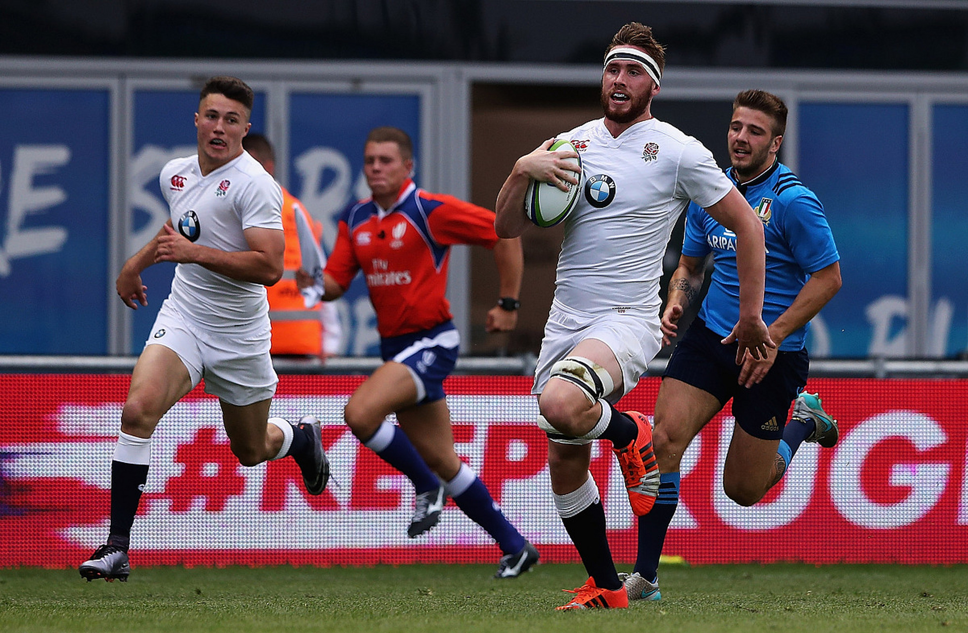 伯恩利vs布莱顿,主队防守不稳但进攻犀利;客队的客场能力低迷.