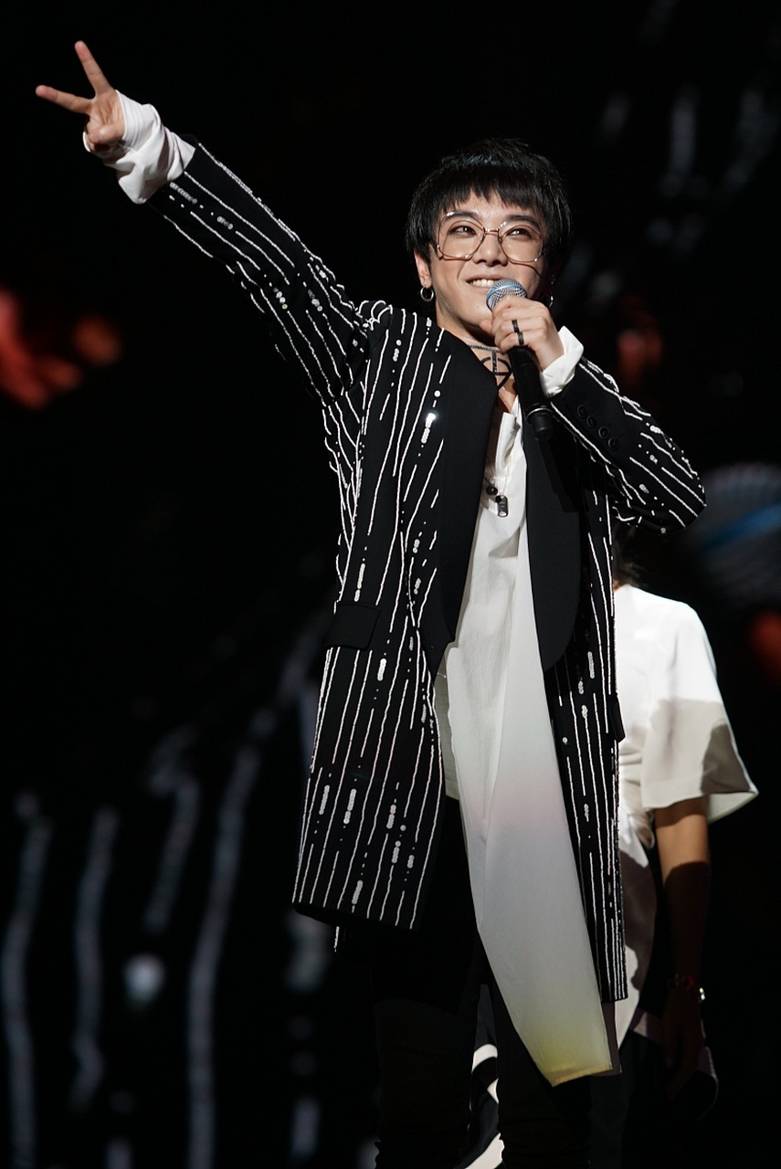 华晨宇突然冲上热搜,这回不是因为他做法般的演唱,也不是因为奇特的