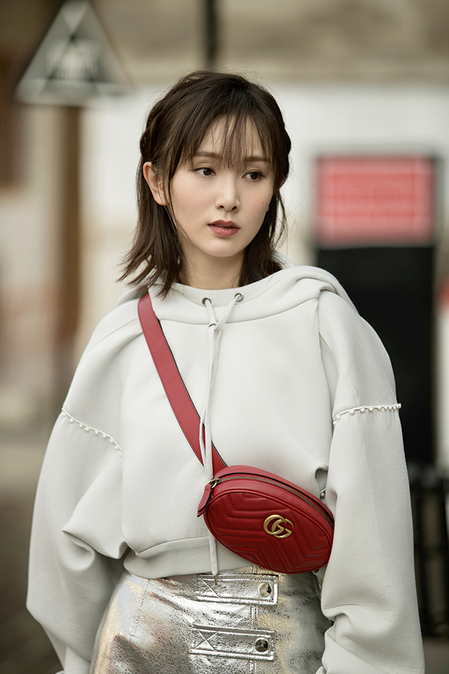 鲁佳妮写真曝光 气质清冷时尚感非常