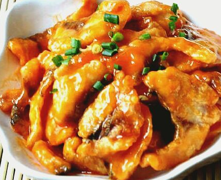 餐馆常备的焦熘鱼片,焦香鲜嫩,既下酒又下饭