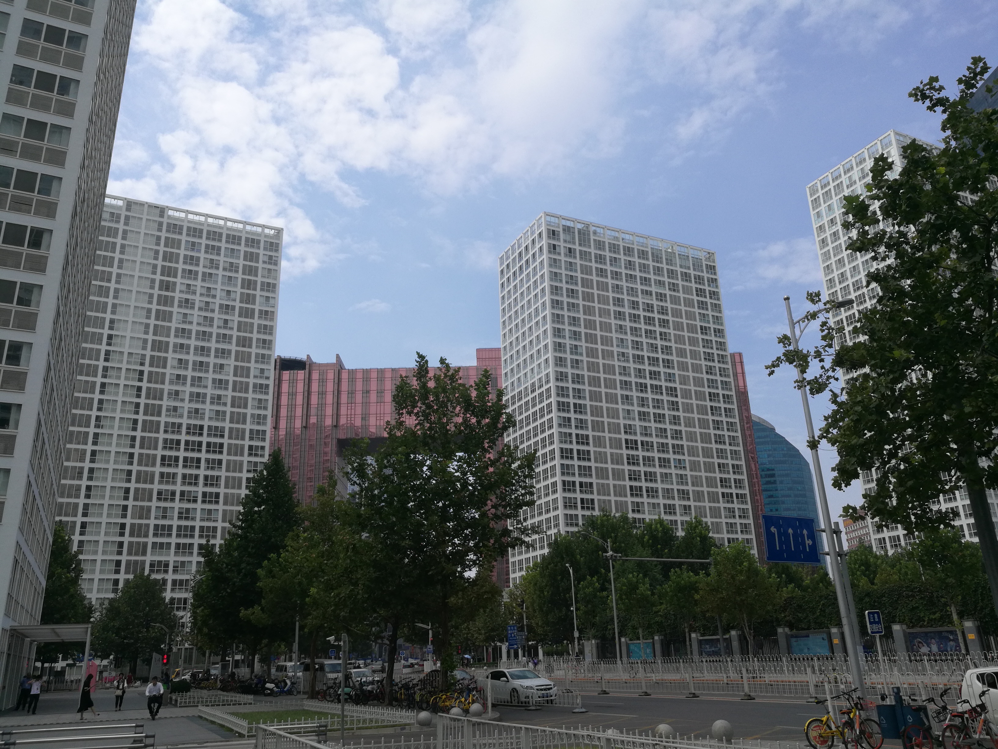 北京建外soho的庞大高楼群:数目几乎超过新一线城市的重点地区