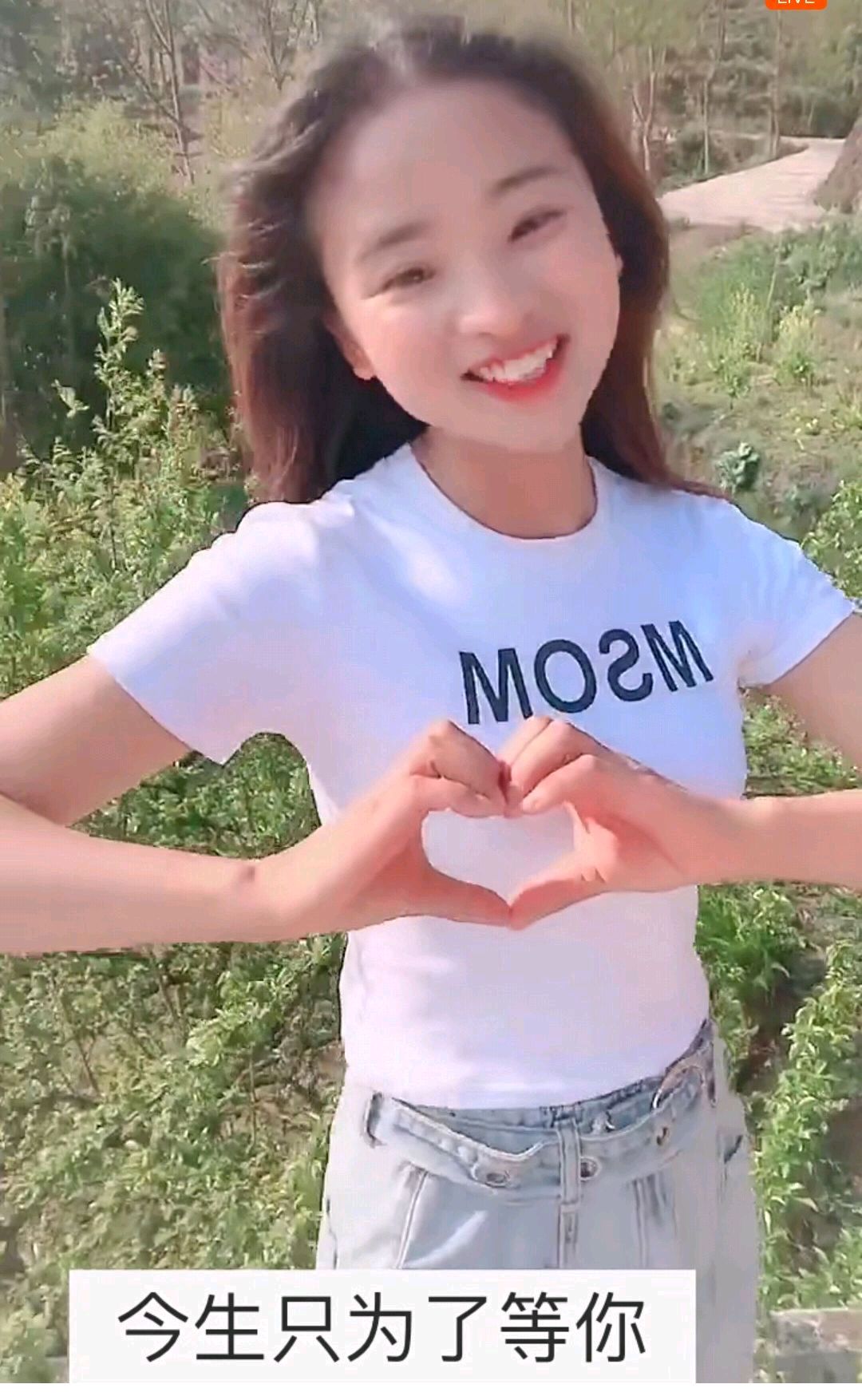 网红小阿飘发小书包了,网友:有什么了,我要是网红我也会多发几个