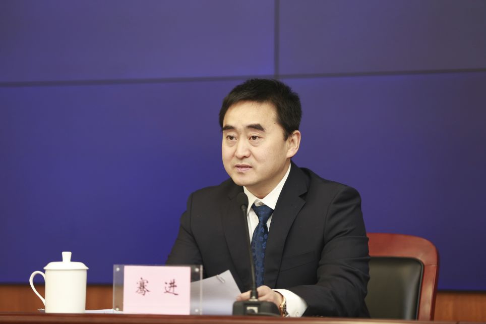 下面,先请省发改委主任姜四清同志对文件进行解