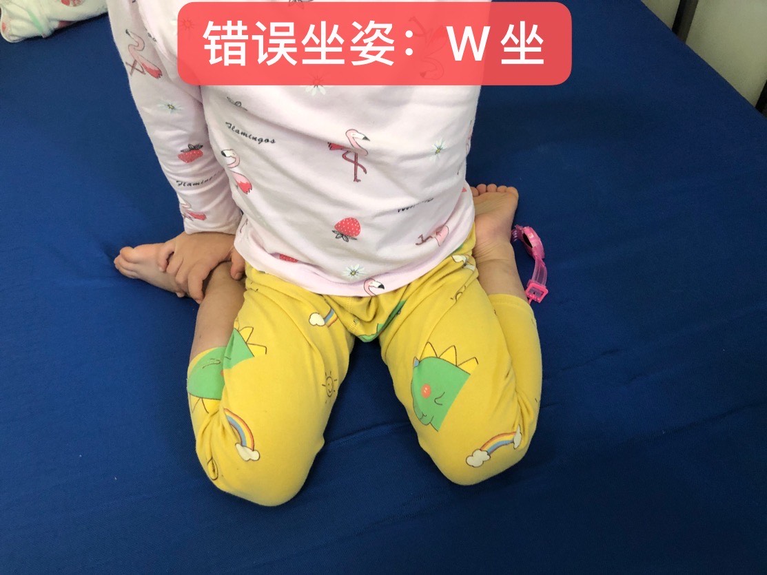 幼儿不正确的坐姿图片图片