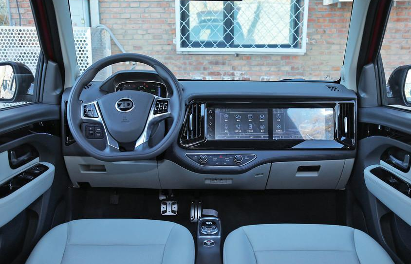 知豆d3内饰以简约,时尚,运动为基调,给人满满的驾驶欲望