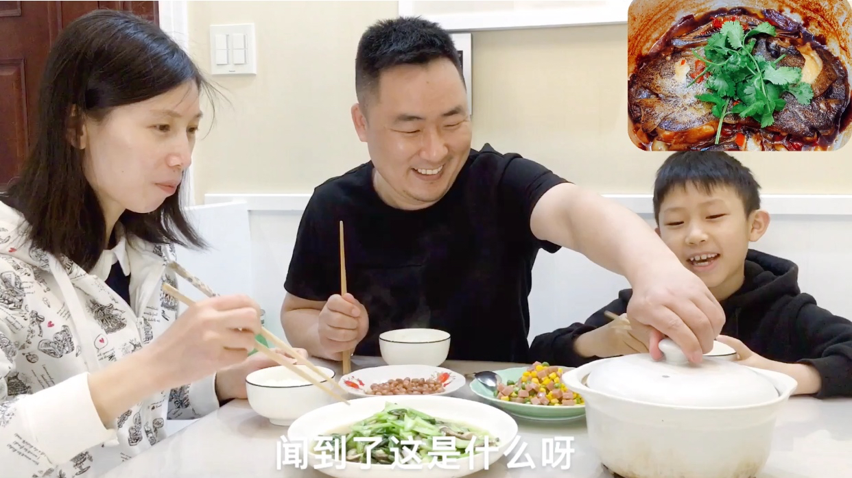 浙江人爱吃海鲜,鸦片鱼头太经典,不加一滴水,出锅香气四溢