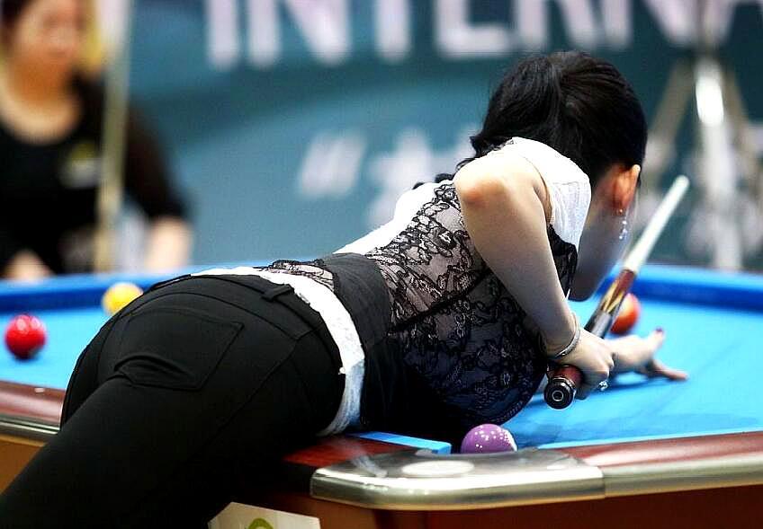 胸大是幸福是烦恼?运动员赛场上影响成绩,一人"挺胸照"走红