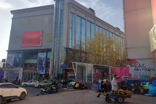 河南郑州火车站附近也能逛街?受访者:中转换乘买件衣服