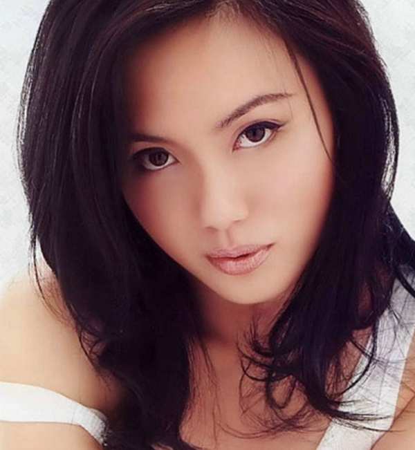 她是新加坡最红女明星,当红之际从娱乐圈消失,今被爆出嫁大富豪