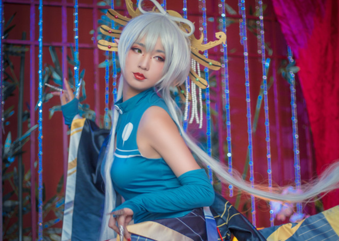 唯美洛天依cos来袭,九尾狐妲己,大王你看这朝歌多美阿