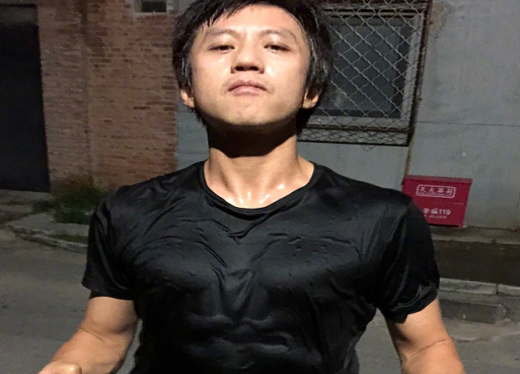 邓超晒健身照片,称正减肥一天一公斤,这波诱惑操作简直了
